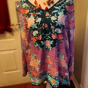 An adorable floral pattern top xl